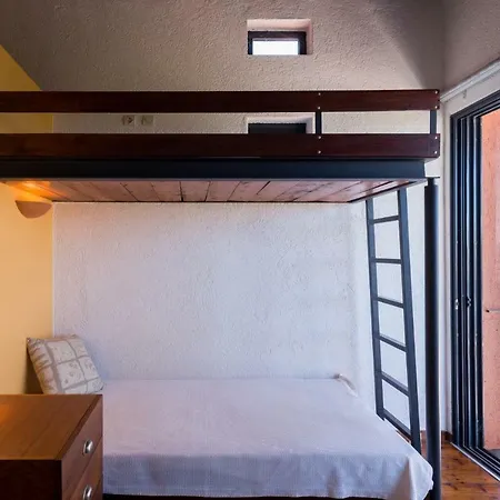 Red Art Maisonette *