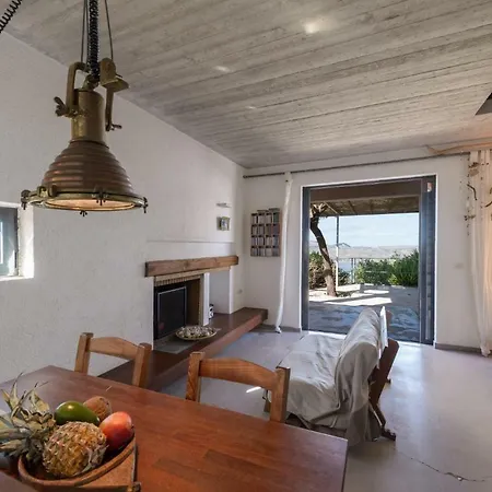 Red Art Maisonette